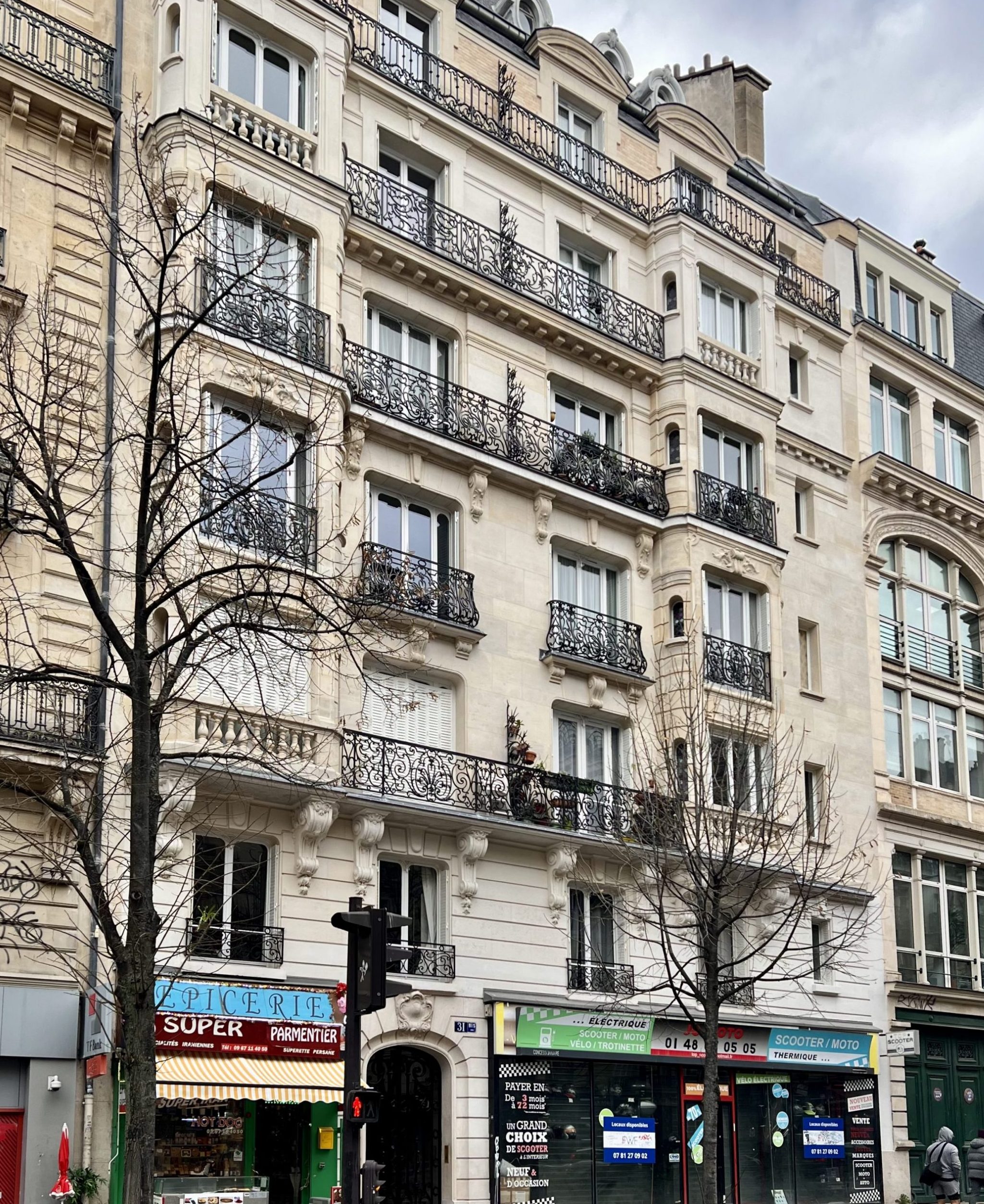L'agence d'architecture potentiel est spécialisée dans la création d'espaces intérieurs et extérieurs qui répondent aux besoins et aux envies de ses clients. L'équipe d'architectes expérimentés est à l'écoute de vos besoins et vous accompagne tout au long de votre projet, de la conception à la réalisation.